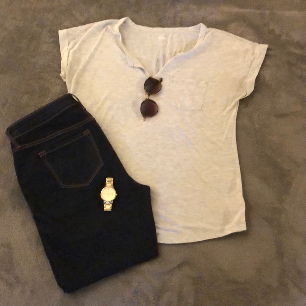 Old navy light heathered grey T-shirt with pocket